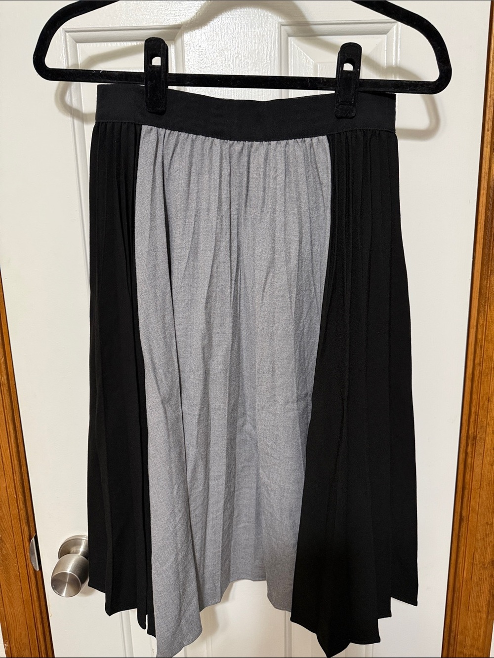 Elie Tahari Knee Length Black & Gray Wool Blend Pleated Skirt